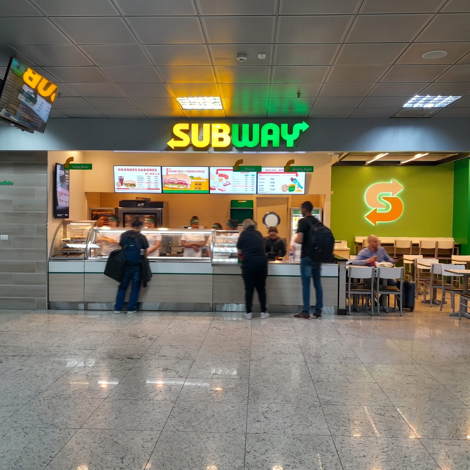 Fachada da loja Subway no Aeroporto de Curitiba, Afonso Pena